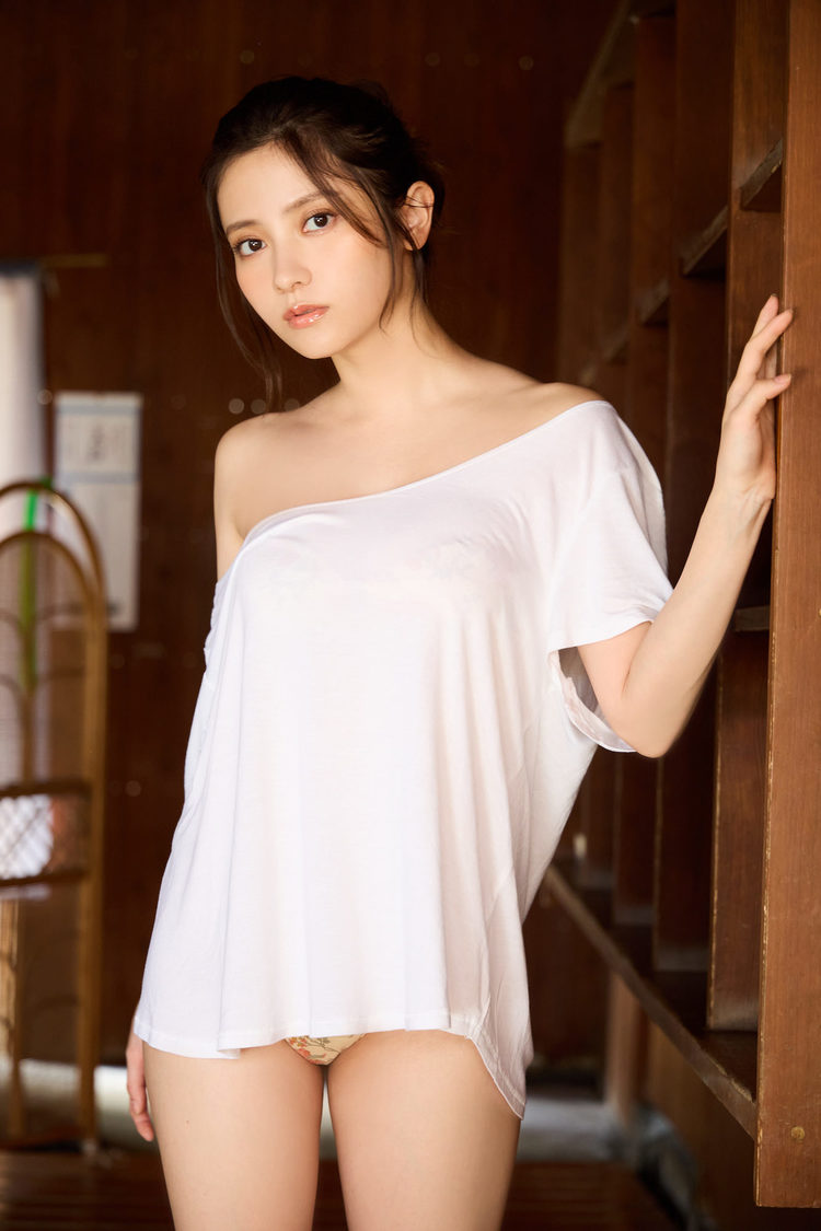 桃月なしこ『ヤングマガジン』アザーカット（©Takeo Dec.／ヤングマガジン）