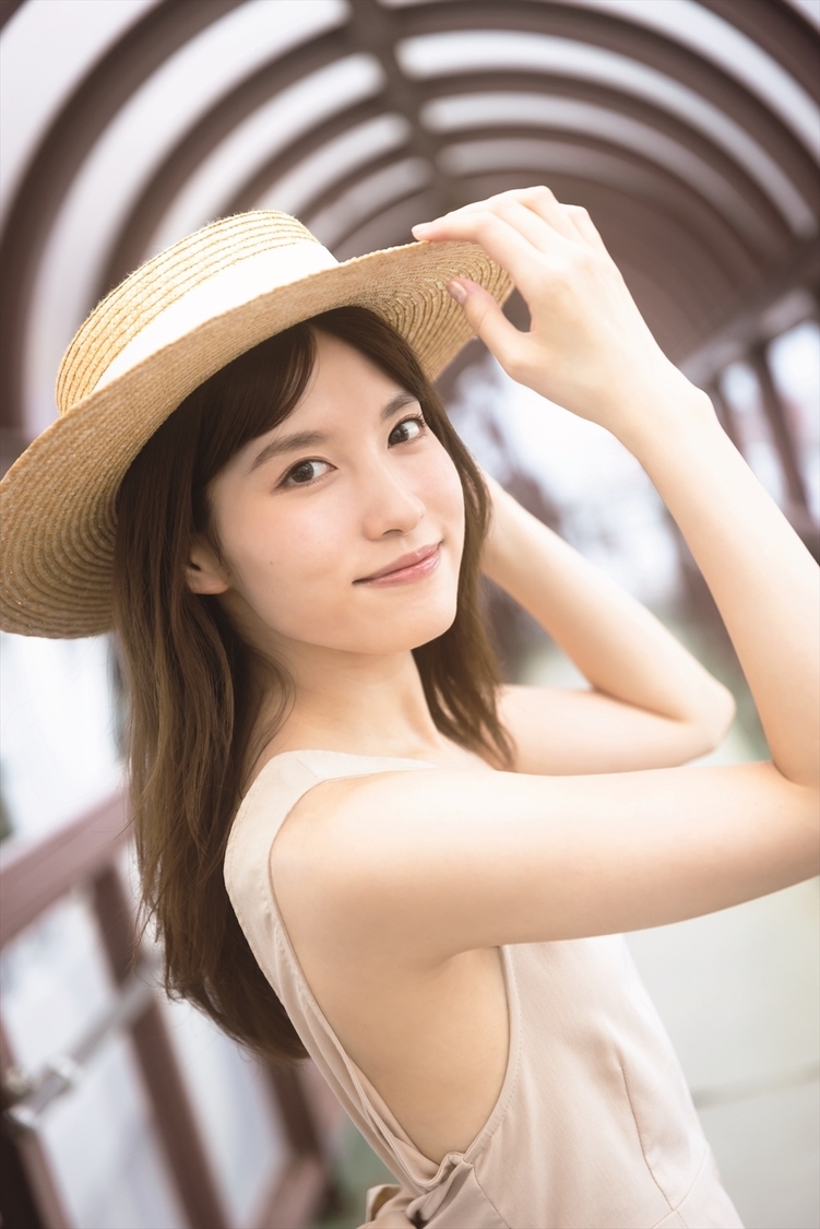 AKB48 谷口めぐ 1st写真集『可愛さの理由』先行カット第2弾（(C)KADOKAWA (C) A.M.Entertainment 撮影：TANAKA TOMOHISA）