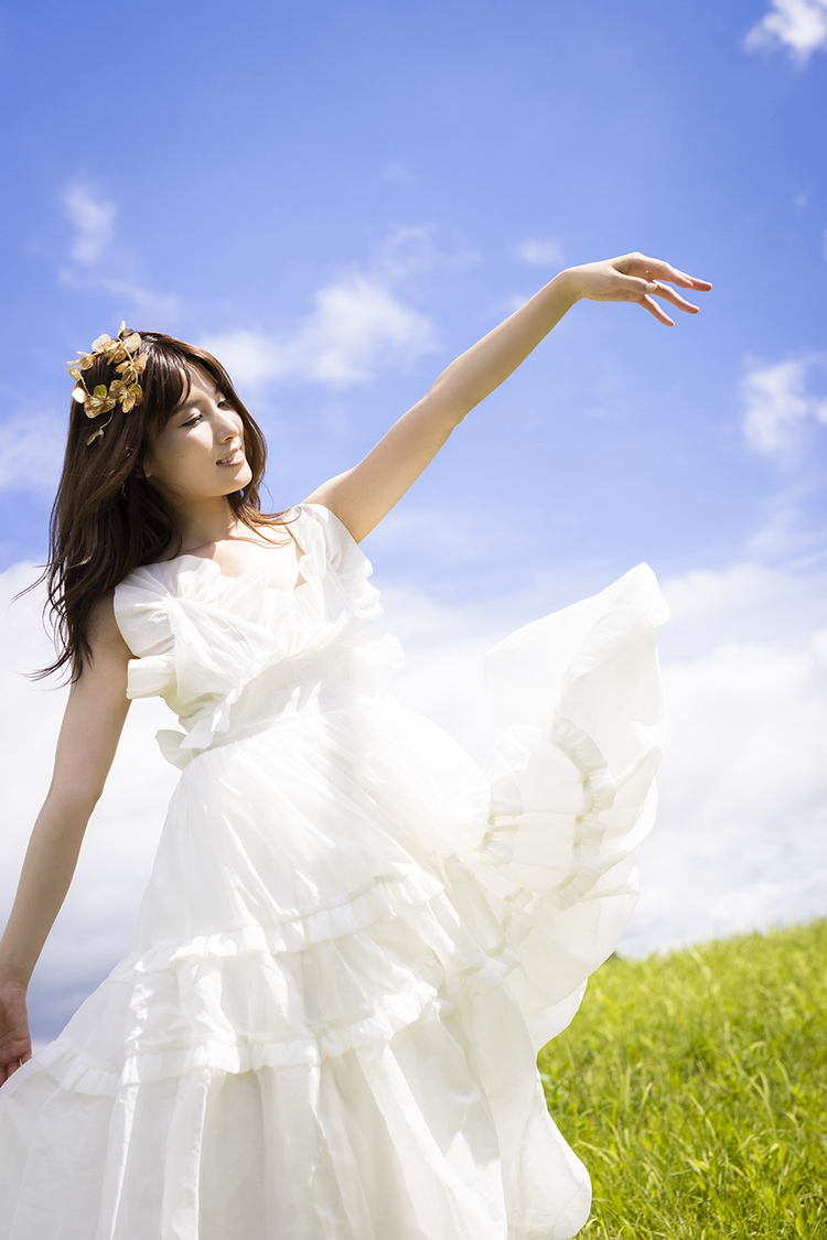 AKB48 谷口めぐ 1st写真集『可愛さの理由』先行カット（(C)KADOKAWA (C) A.M.Entertainment 撮影：TANAKA TOMOHISA）