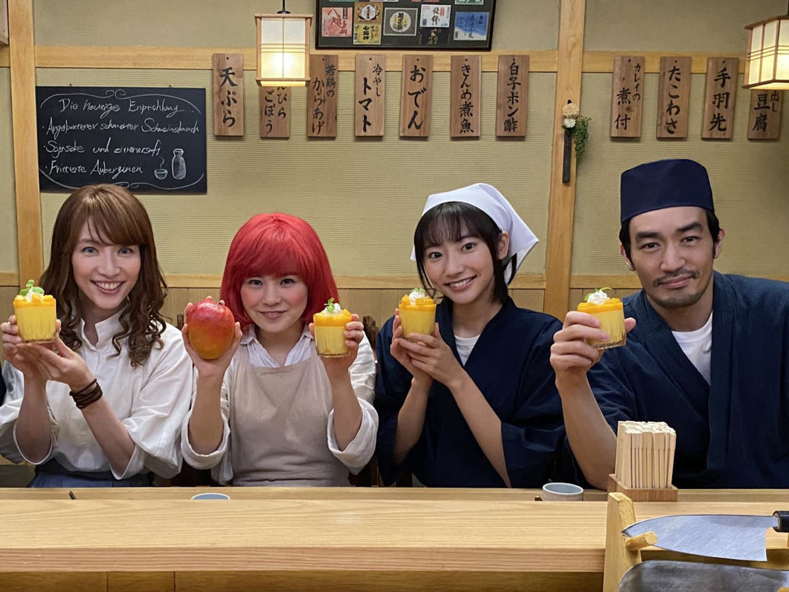 『異世界居酒屋「のぶ」〜しのぶとエーファの秘密の極上スイーツ編2〜』登場する（左から）早霧せいな、新谷ゆづみ、武田玲奈、大谷亮平