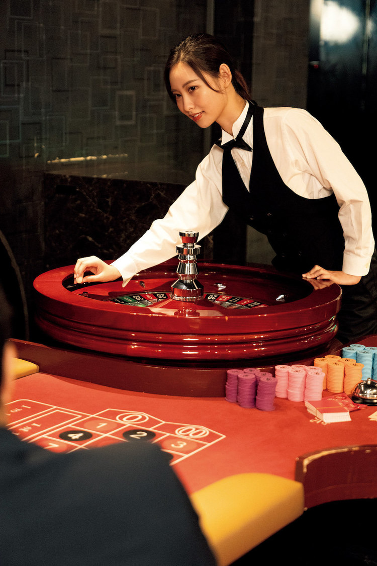 あのん『旬撮GIRL Vol.13』（撮影：佐藤佑一／ヘアメイク：青山佑綺子／スタイリング：上野珠）