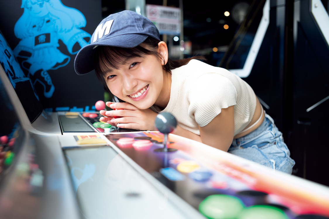 志田音々『旬撮GIRL Vol.13』（撮影：佐藤裕之／ヘアメイク：ムロゾノケイト（GiGGLE）／スタイリング：MELON）