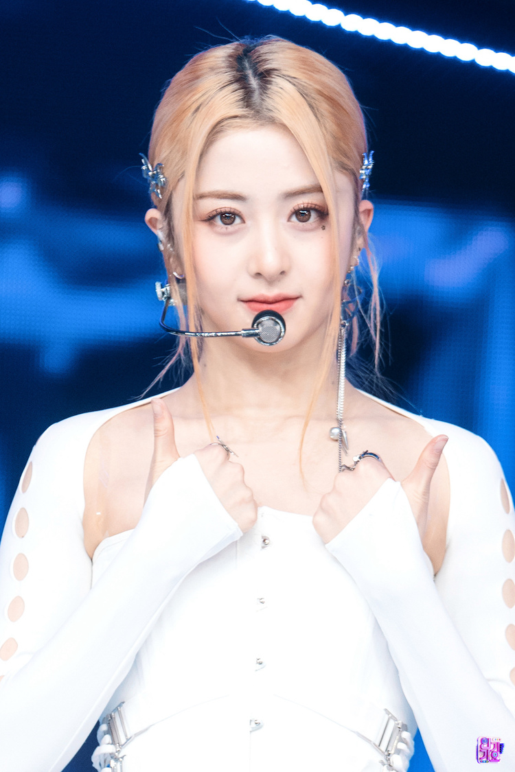 ホ・ユンジン（LE SSERAFIM）『SBS人気歌謡』より