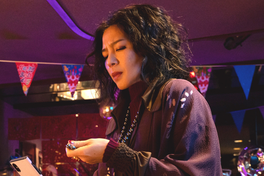 みさき／中島ひろ子（©2022 山本中学・少年画報社／「左様なら今晩は」製作委員会）