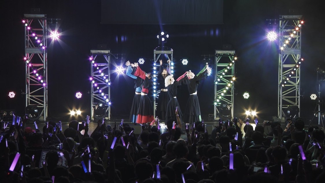 豆柴の大群「りスタート」ライブ映像より