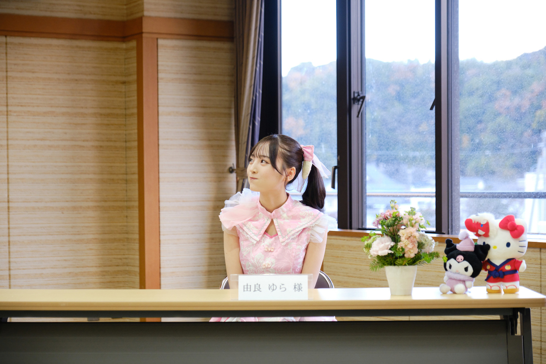 由良ゆら（#よーよーよー／(C)Shimoyama Haruka）