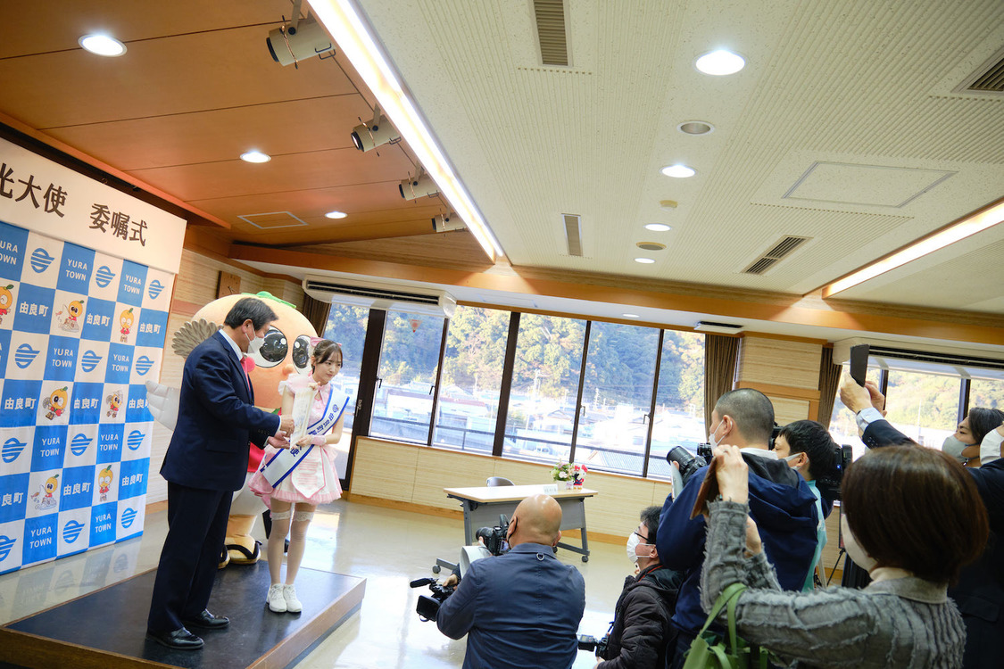 由良ゆら（#よーよーよー／(C)Shimoyama Haruka）