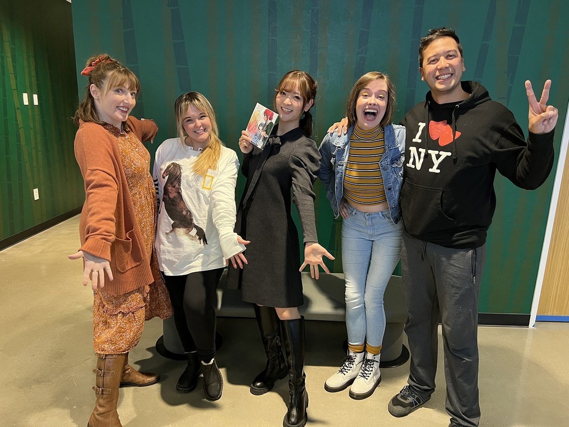 左から、クランチロール シニア・ボイス・ディレクター：Caitlin Glass（ケイトリン・グラス）、群堂みすず役：Jād Saxton（ジャッド・サクストン）、キャロル・オールストン役：天城サリー、相沢智役：Lexi Nieto（レクシー・ニエト）、久保田淳一郎役：Ricco Fajardo（リコ・ファヤルド）