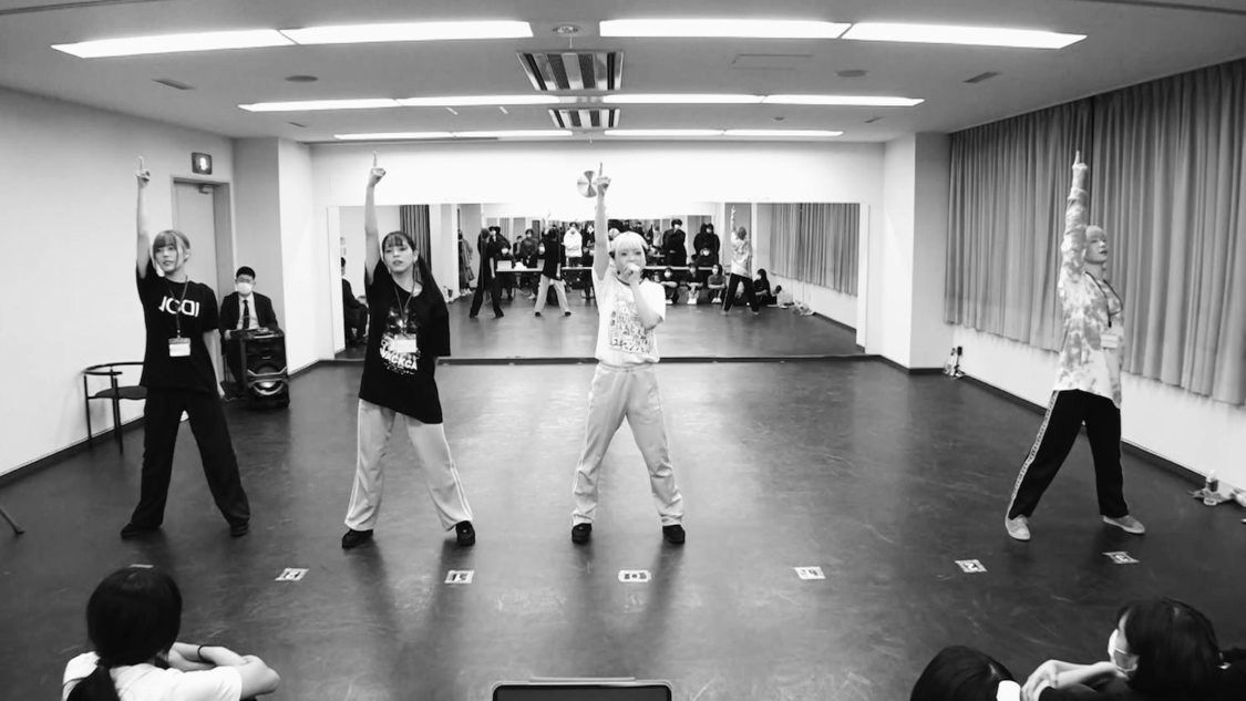 豆柴の大群「MUST CHANGE -WE KEEP CHANGiNG-」リリックビデオより