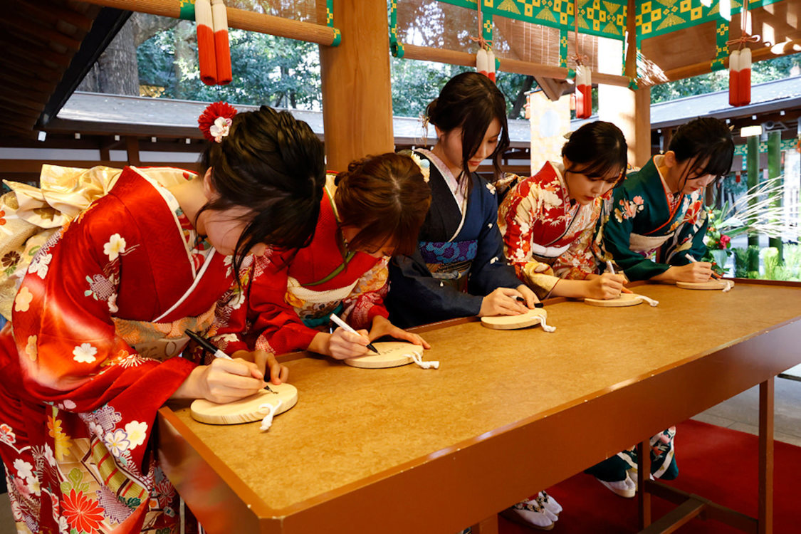 乃木坂46 伊藤理々杏、柴田柚菜、矢久保美緒、池田瑛紗、中西アルノ／乃木神社（2023年1月6日）