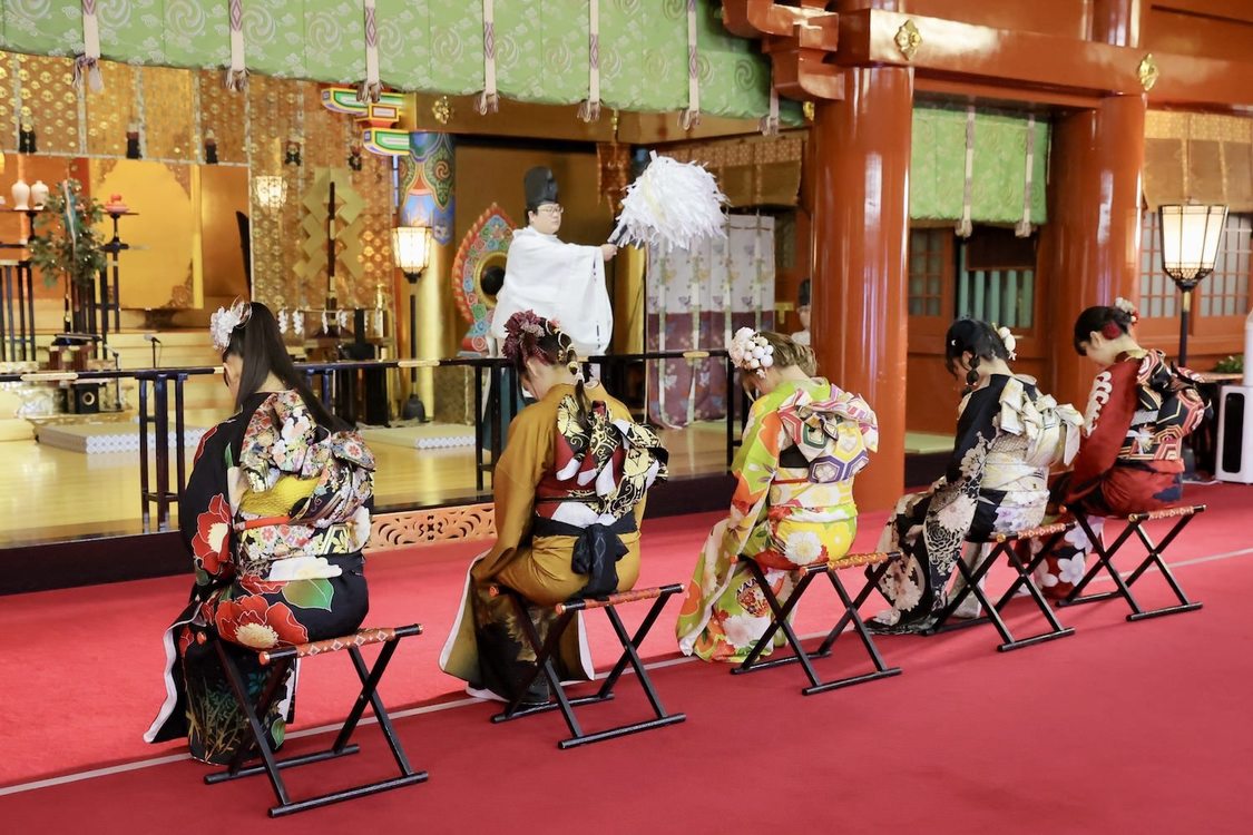 ＜AKB48 二十歳のつどい＞神田明神（2023年1月9日／(C)AKB48）