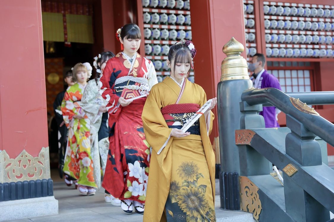 ＜AKB48 二十歳のつどい＞神田明神（2023年1月9日／(C)AKB48）