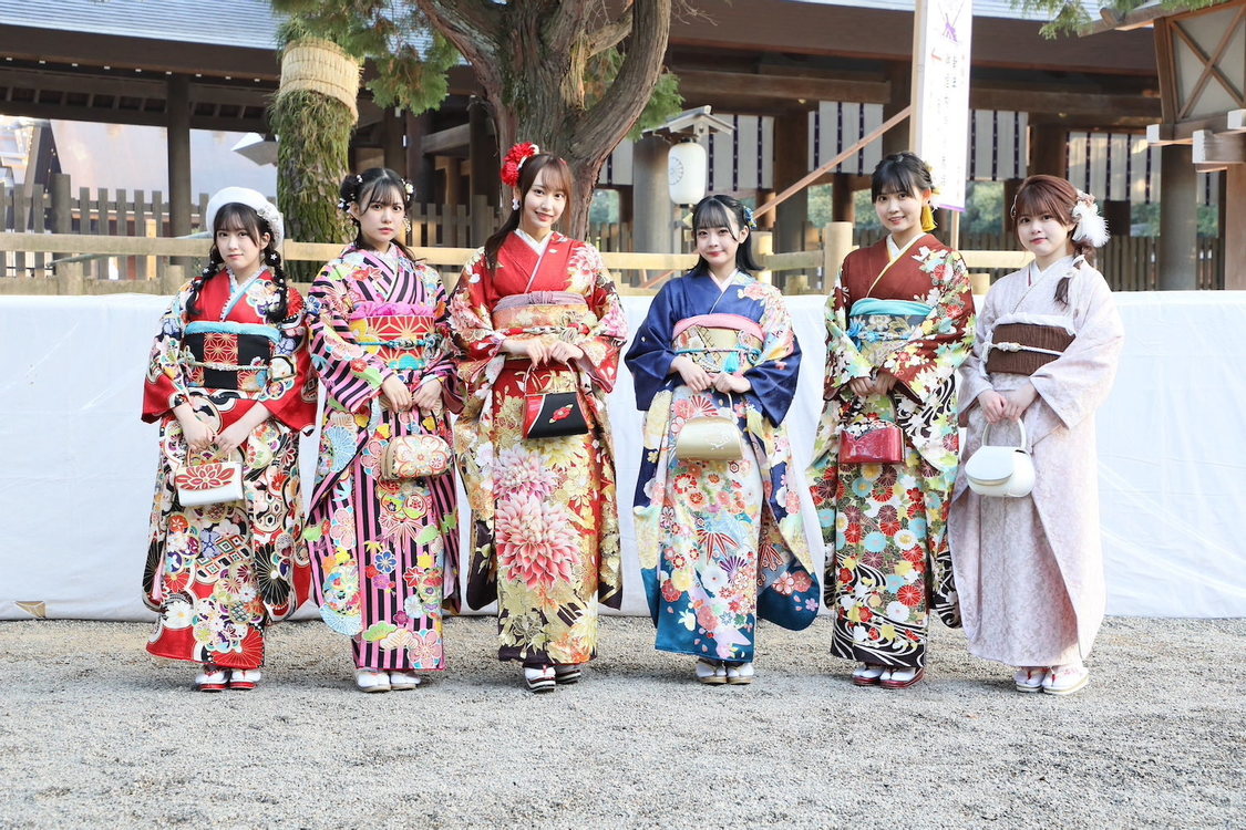 ＜SKE48 成人式＞熱田神宮（2023年1月9日／©2023 Zest, Inc.／衣装協力：株式会社清水屋）