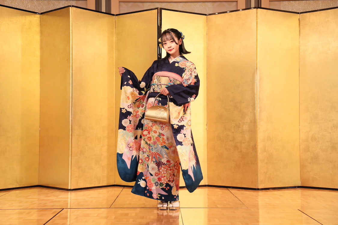 川嶋美晴（©2023 Zest, Inc.／衣装協力：株式会社清水屋）