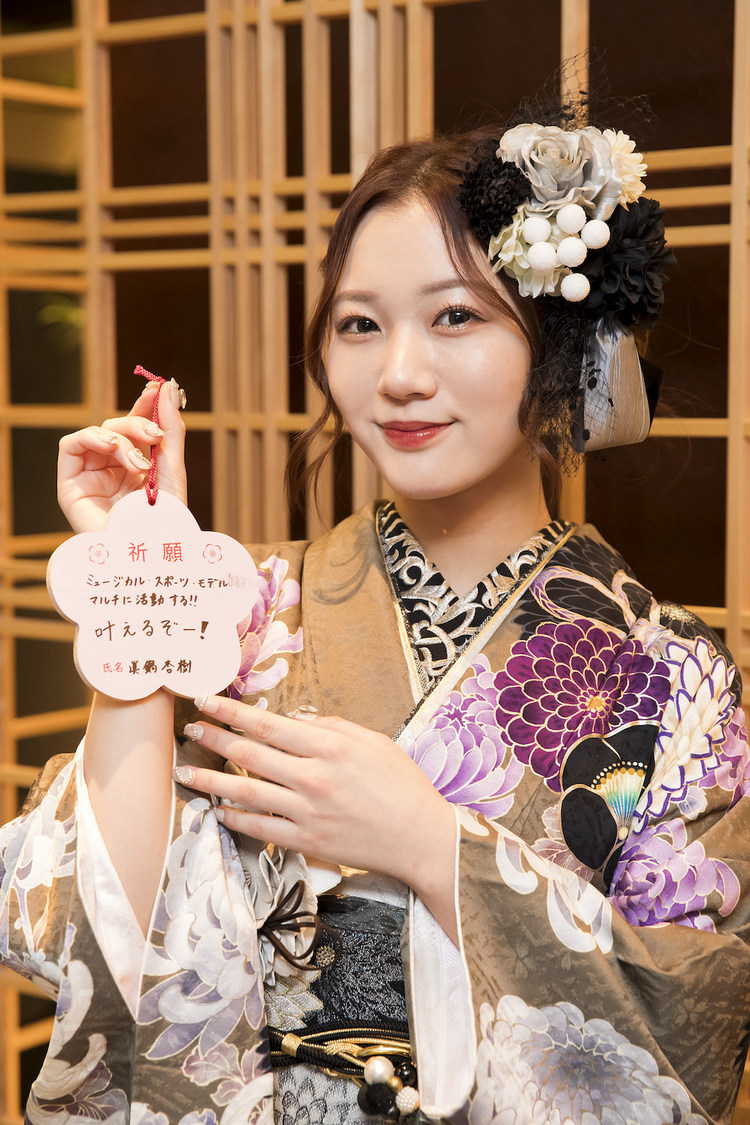 眞鍋杏樹＜新成人メンバー「はたちのつどい」＞大阪天満宮（2023年1月9日／©Showtitle）