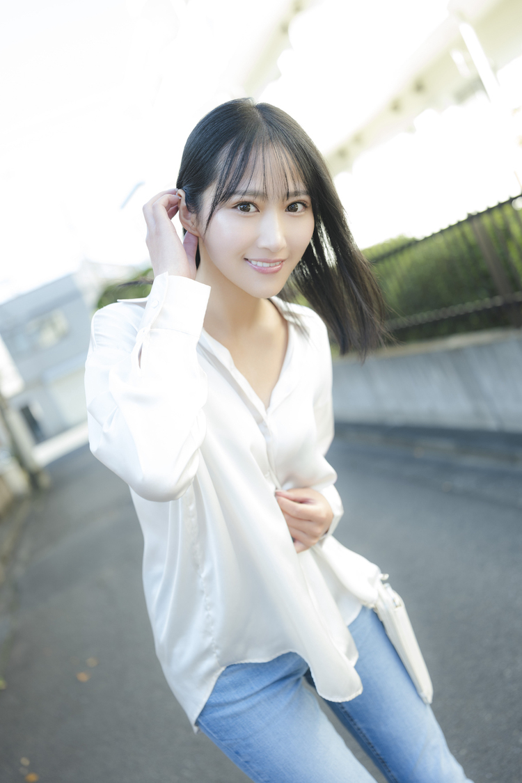 川瀬もえ『週刊ポスト』アザーカット（撮影：カノウリョウマ／スタイリスト：工藤沙恵／ヘア＆メイク：田森春奈）