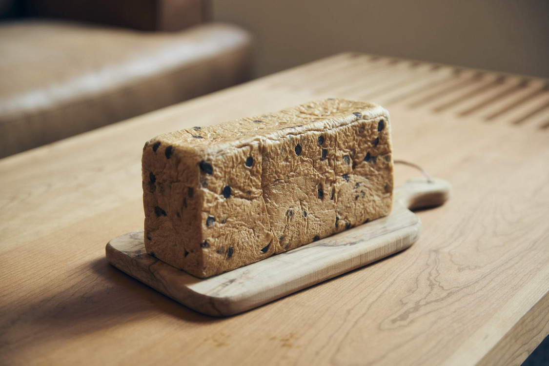 渡辺梨加監修『プレミアムチョコチップ食パン（sweet dot）』