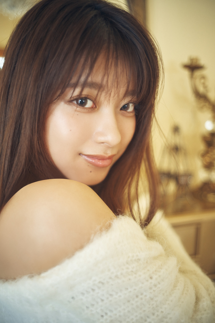 まるぴ『週刊プレイボーイ』アザーカット（カメラマン©岡本武志／集英社『週刊プレイボーイ』／スタイリスト：野田陽子（ミタケイショウ）／ヘアメイク：萩村千紗子／編集：高篠友一／マネジメント：長谷川喜十郎（ゼロイチファミリア））