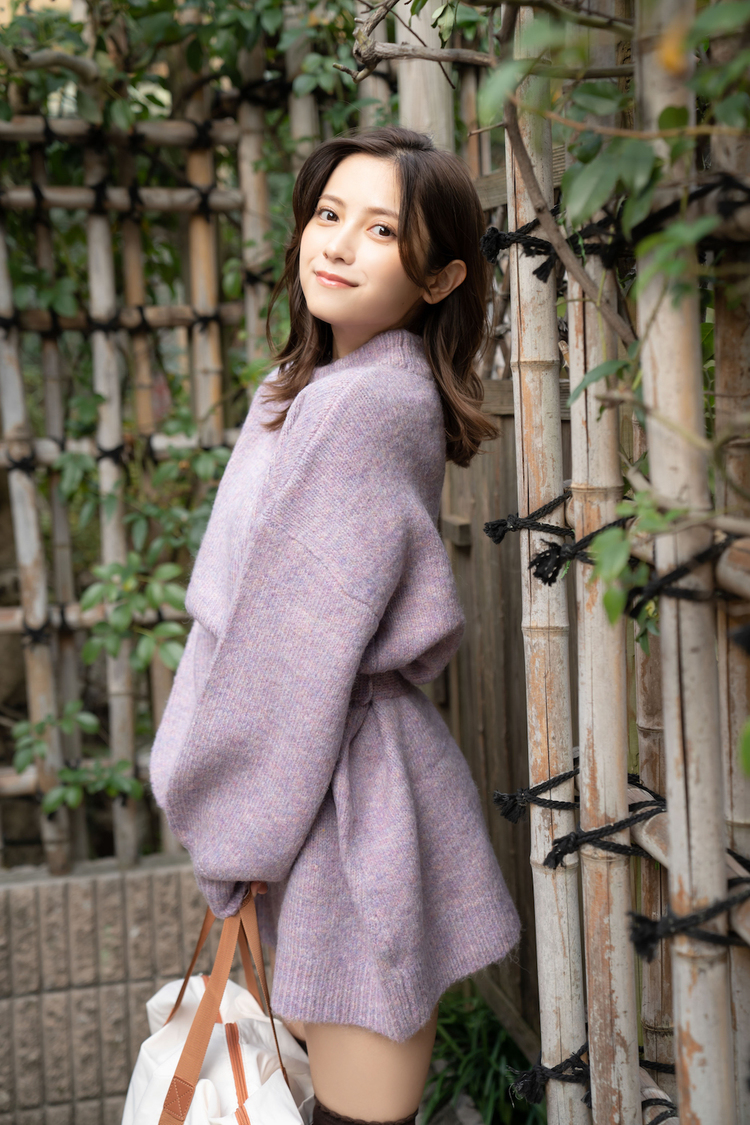 桃月なしこ『週刊少年チャンピオン』アザーカット（Ⓒ小池伸一郎／秋田書店）