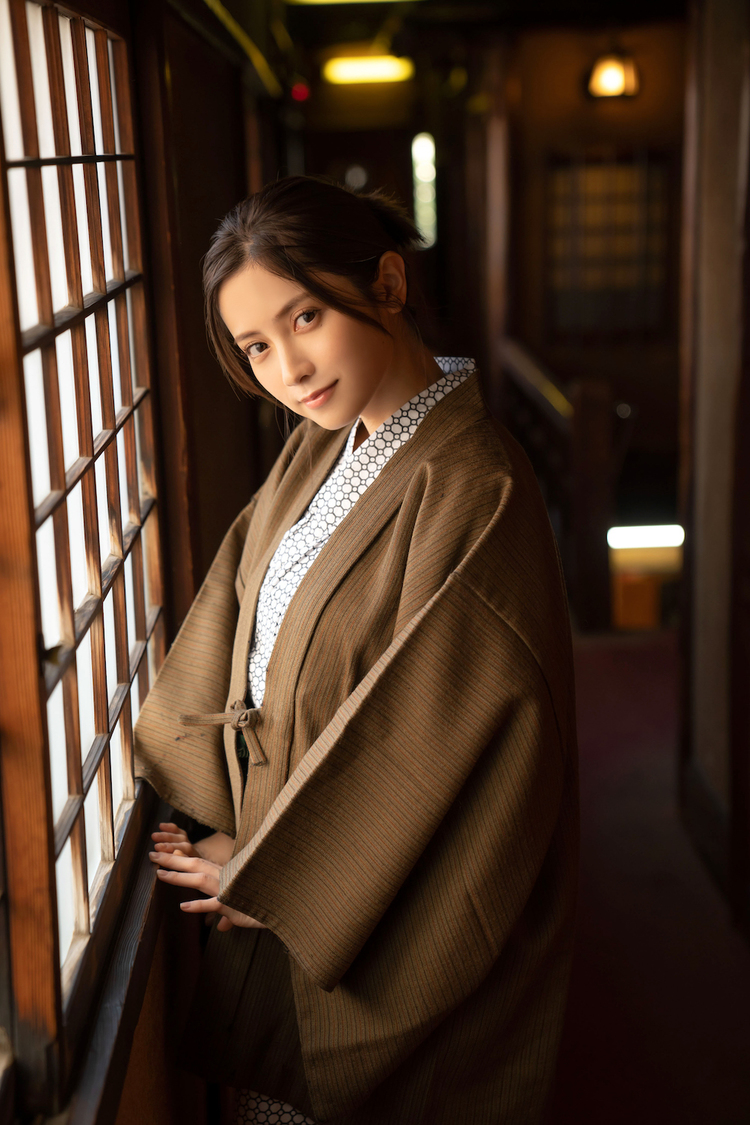 桃月なしこ『週刊少年チャンピオン』アザーカット（Ⓒ小池伸一郎／秋田書店）