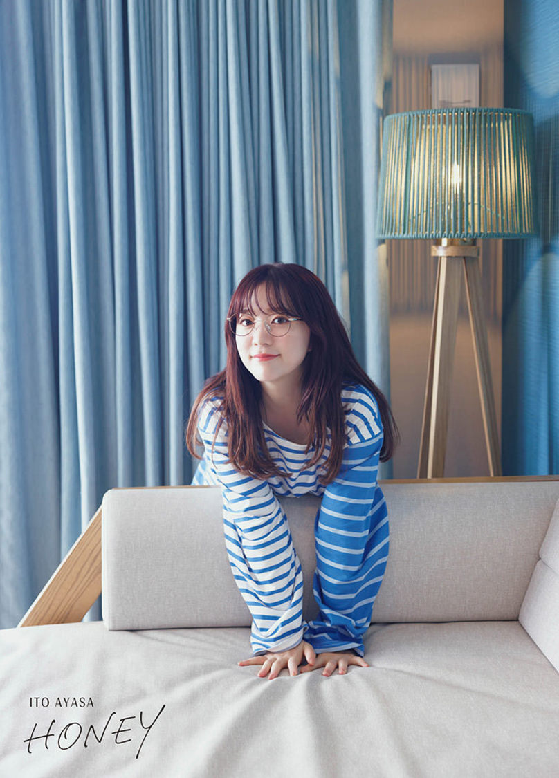 『伊藤彩沙 2nd写真集 HONEY』掲載カット（撮影：山本絢子）