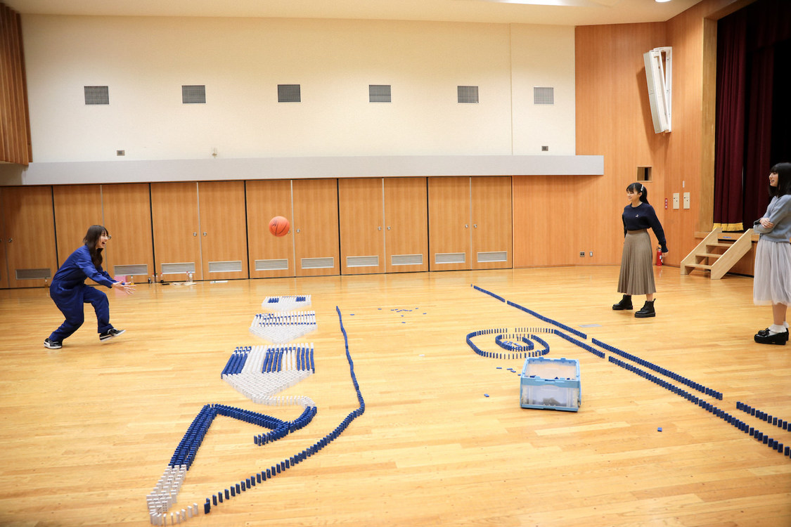 マジカル・パンチライン沖口優奈、小山リーナ、清水ひまわり『ゆうなの那由多？超過酷！一万個ドミノライブツイスター』