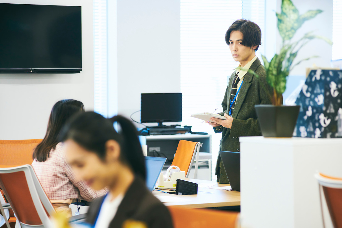 猪塚健太（大沼亮介役）第3話『年下の彼と私のカラダ』／主演：林田岬優より（©ABCテレビ）