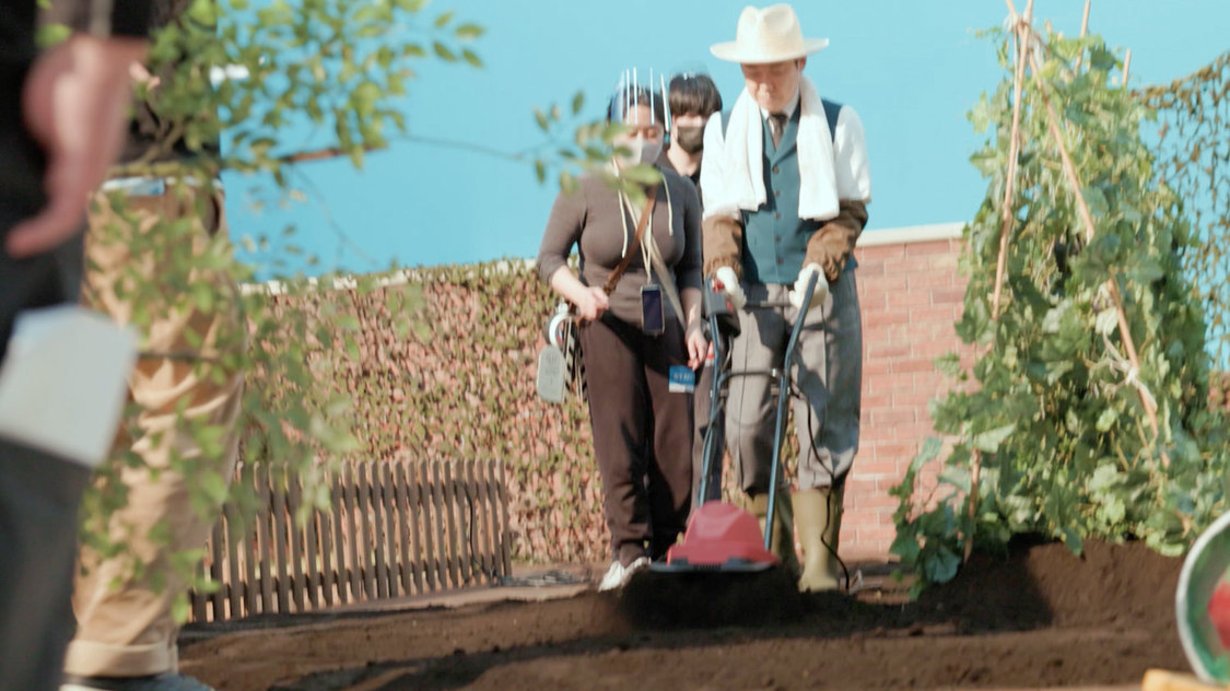 小坂菜緒（日向坂46）＆阿部サダヲ、新TV-CM「CO2を減らすために」篇「すすめ、ゼロカーボン！」篇 メイキング画像