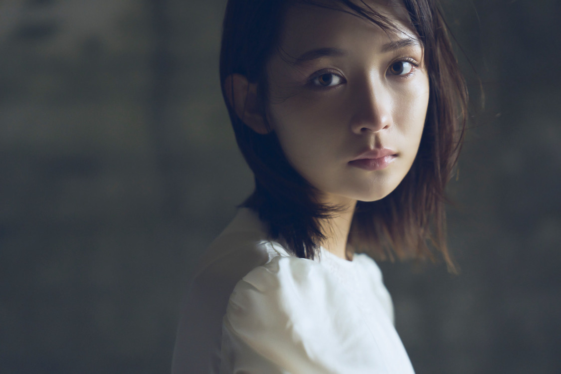 『畑芽育1st写真集（タイトル未定）』（©KADOKAWA／撮影：神藤剛）