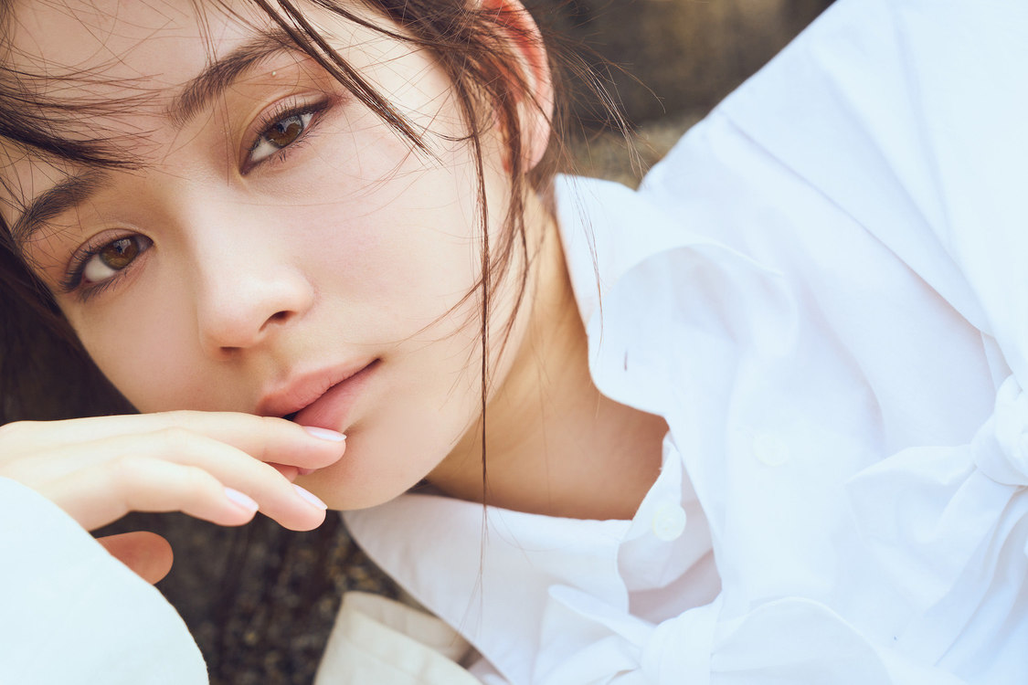 『畑芽育1st写真集（タイトル未定）』（©KADOKAWA／撮影：神藤剛）