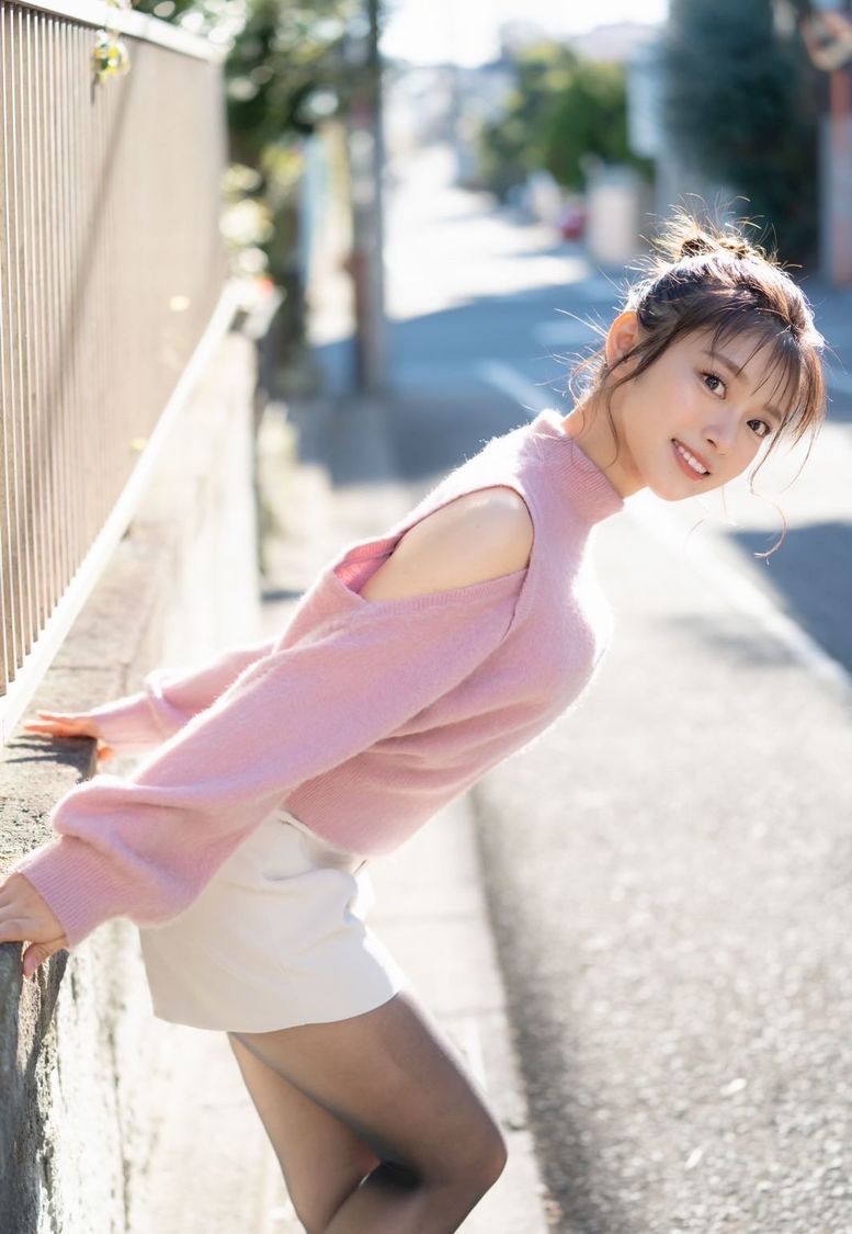 まるぴ『週刊少年チャンピオン』アザーカット（撮影：（C）小池伸一郎（秋田書店）／スタイリスト：工藤沙恵（ミタケイショウ）／ヘアメイク：田森春奈（JULLY）／マネジメント：長谷川喜十郎（ゼロイチファミリア））