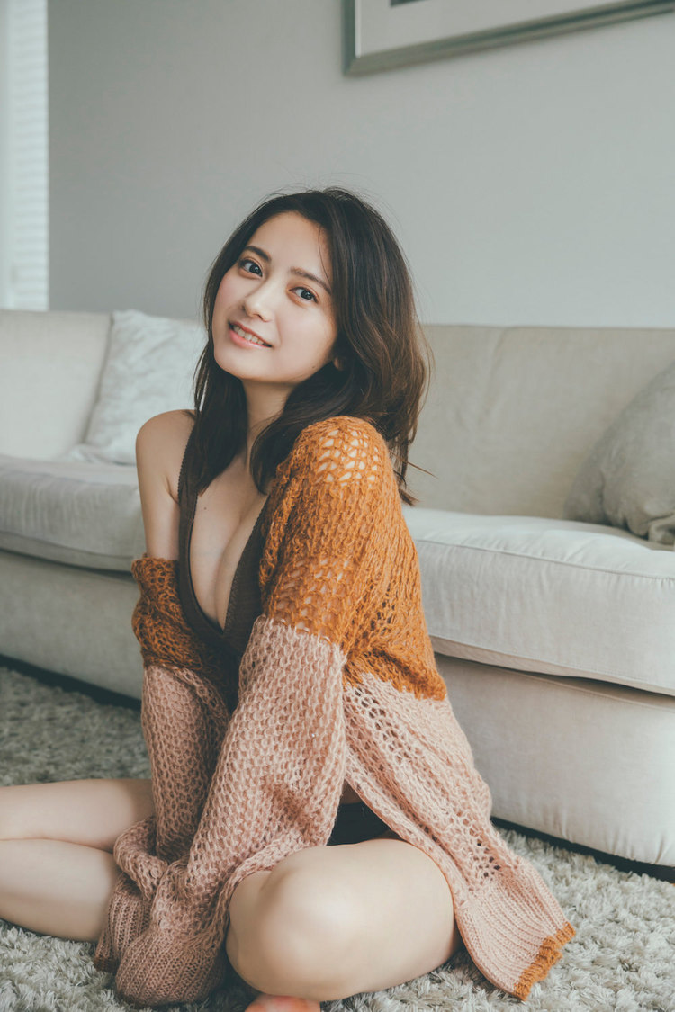 桃月なしこ『FLASH』アザーカット（撮影：東京祐）