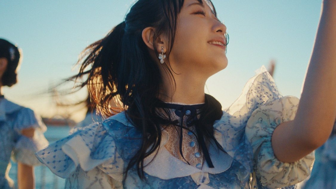 「笑顔のチャンス」MVより