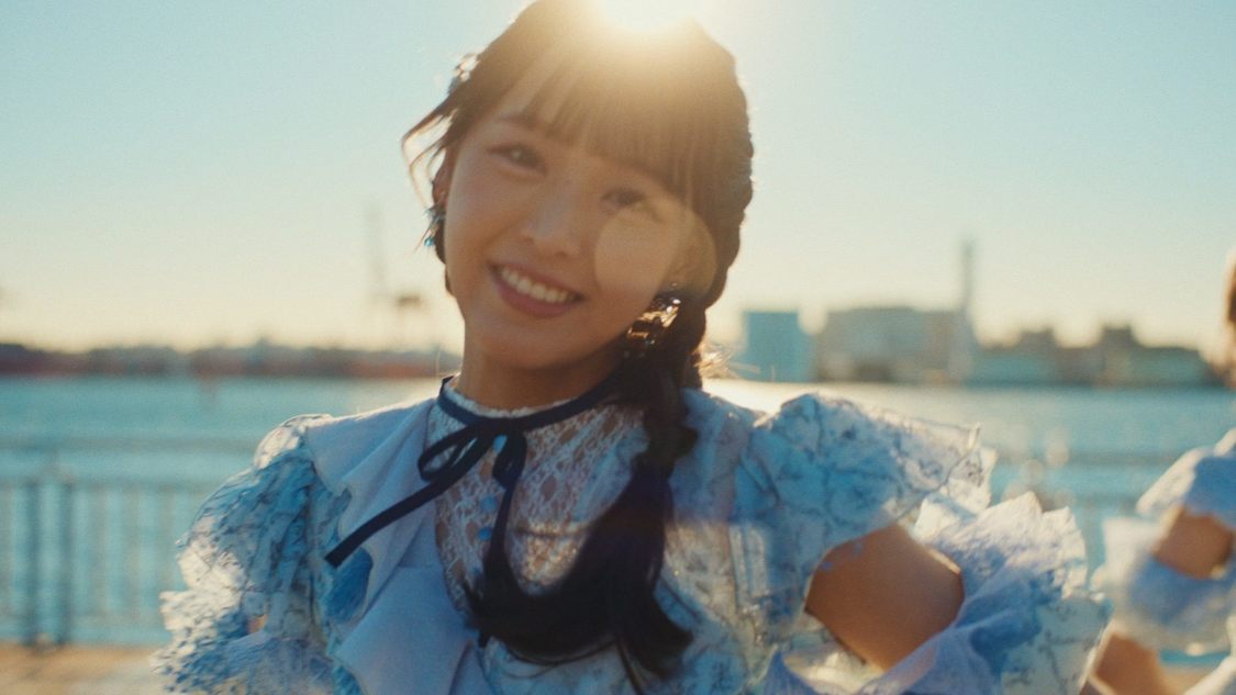 「笑顔のチャンス」MVより