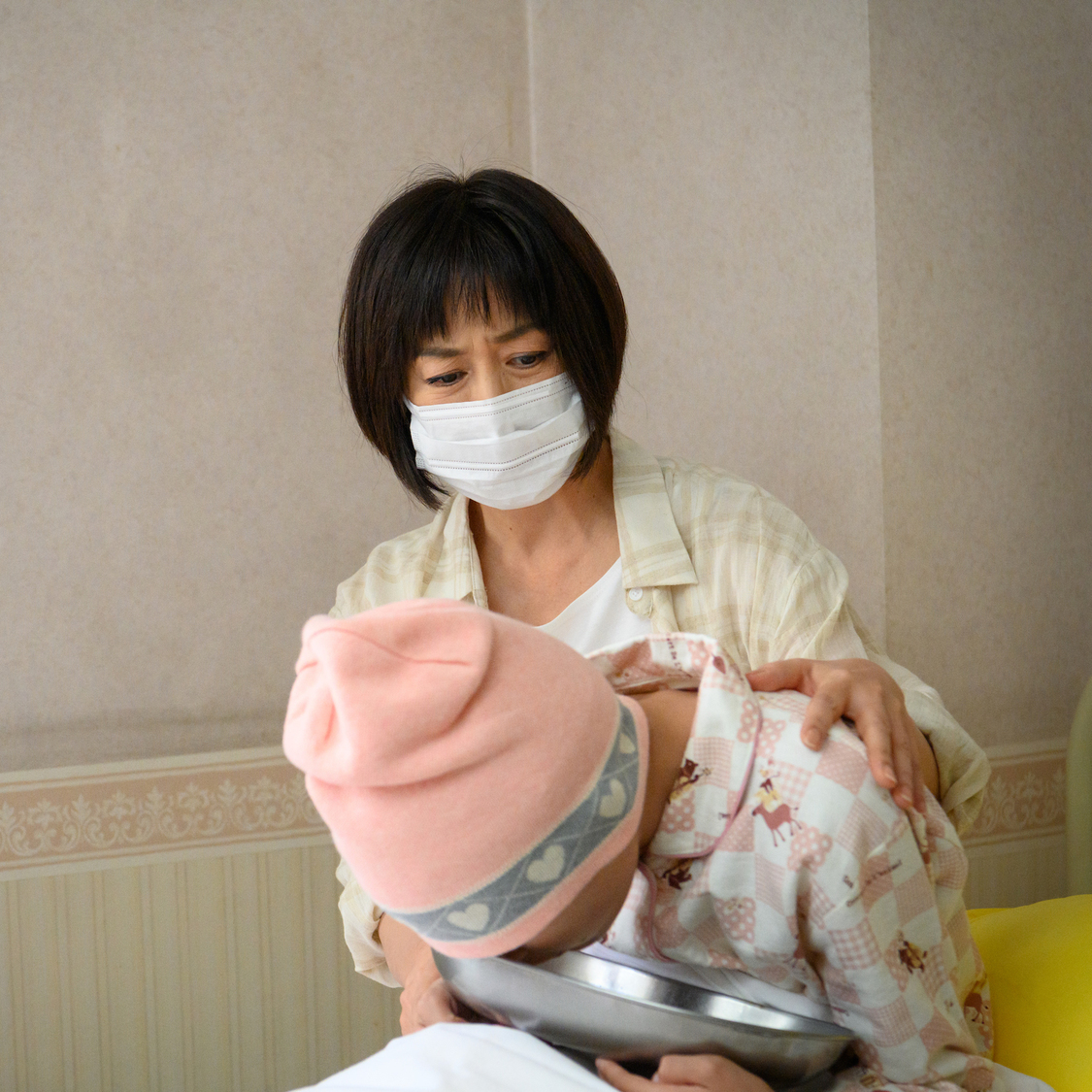 高島礼子、田中千空／映画『いちばん逢いたいひと』場面写真（©TT Global）