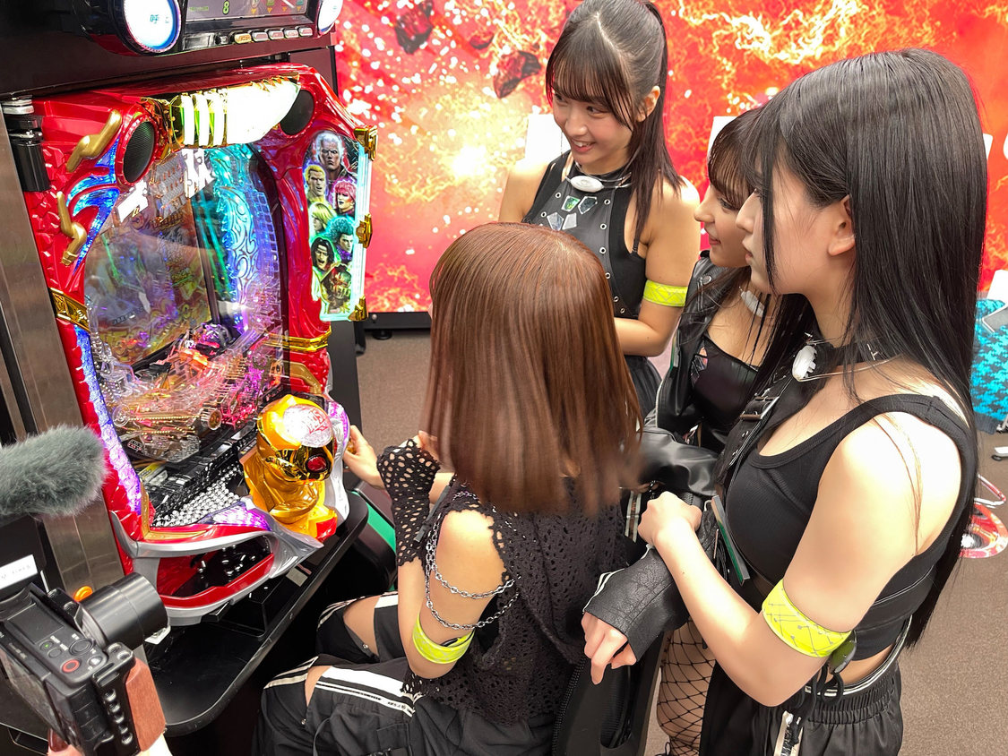 #2i2『ぱちんこ北斗の拳シリーズ P真・北斗無双第4章』試打の様子