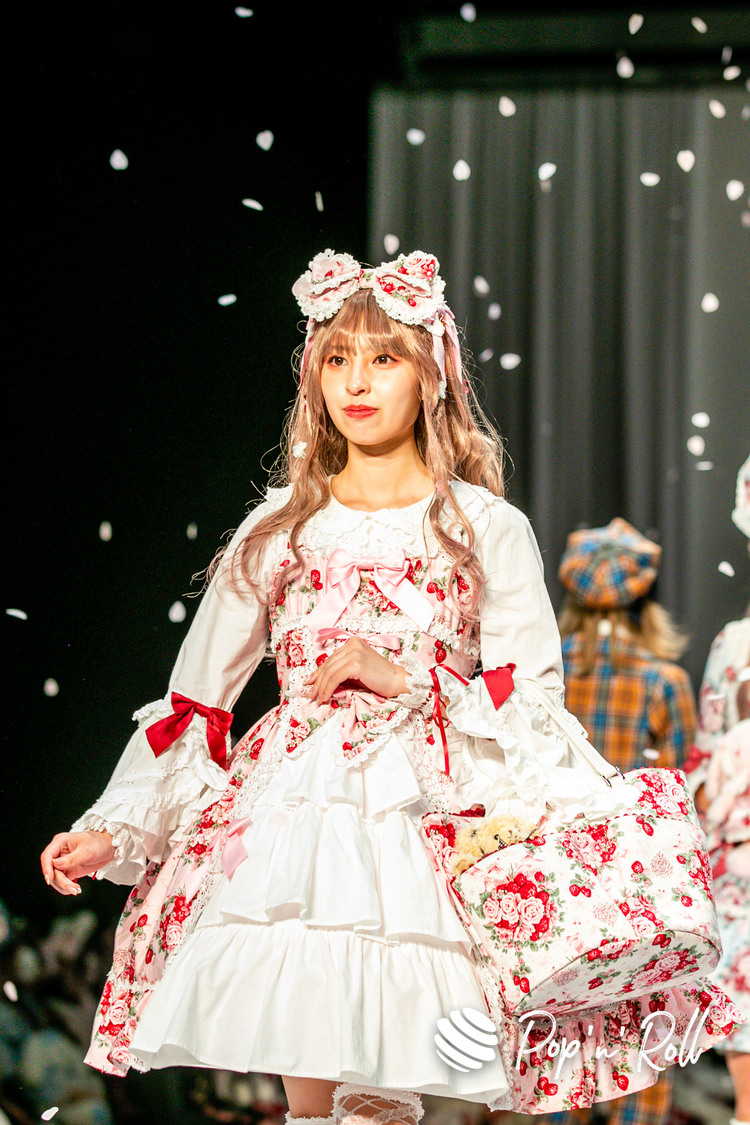 沖口優奈（マジカル・パンチライン）＜BABY,THE STARS SHINE BRIGHT／ALICE and the PIRATES 2023 S/S BRAND-NEW FASHION SHOW＞渋谷ヒカリエホール（2023年2月5日）