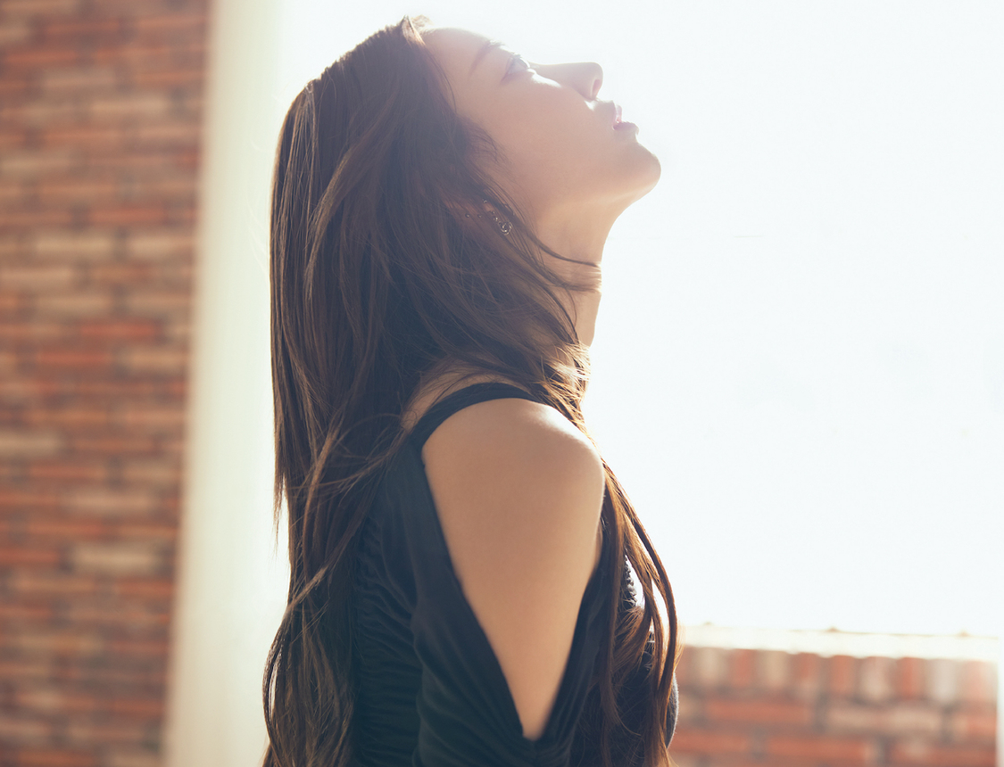 宮脇咲良（デジタルハリウッド大学 新TV-CM／Web-CM『みんなを生きるな。自分を生きよう。』篇より）