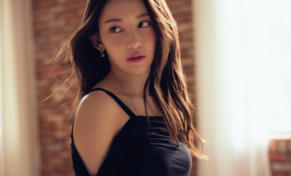 宮脇咲良（デジタルハリウッド大学 新TV-CM／Web-CM『みんなを生きるな。自分を生きよう。』篇より）