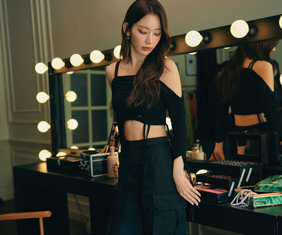 宮脇咲良（デジタルハリウッド大学 新TV-CM／Web-CM『みんなを生きるな。自分を生きよう。』篇より）