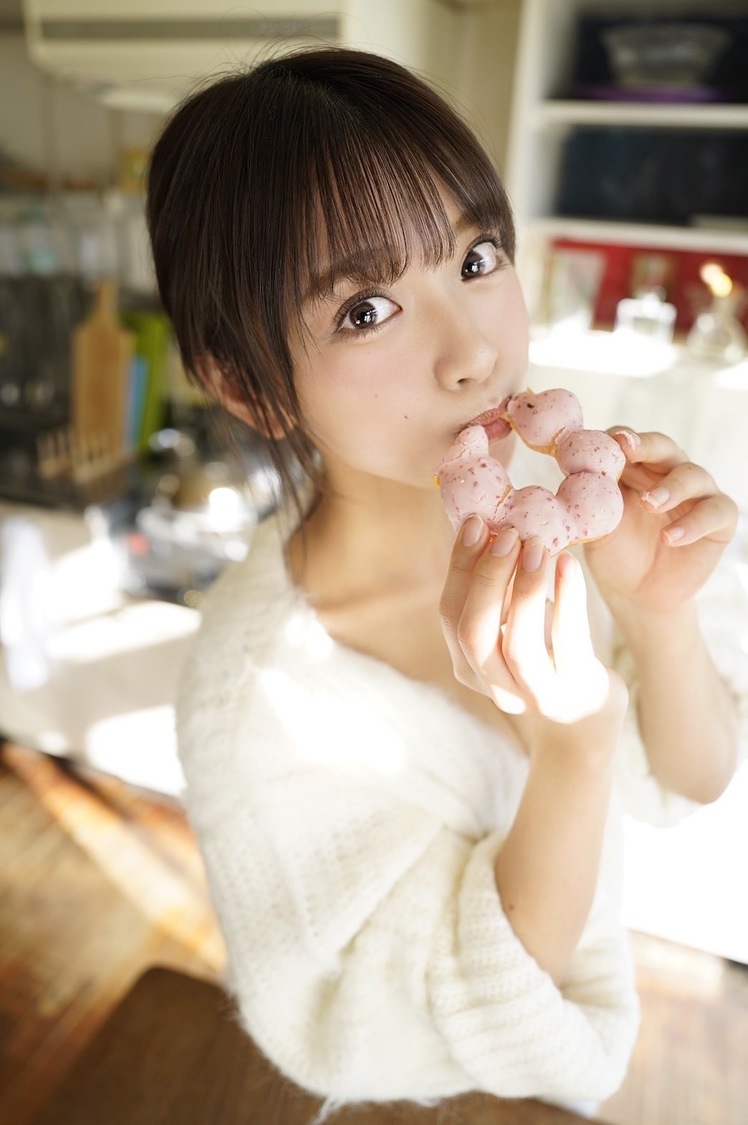 まるぴ『ヤングキングBULL』2023年3月号（少年画報社）アザーカット（撮影：©️LUCKMAN（少年画報社）／スタイリスト：工藤沙恵（ミタケイショウ）／ヘアメイク：塩田結香（JULLY）／マネジメント：長谷川喜十郎（ゼロイチファミリア））