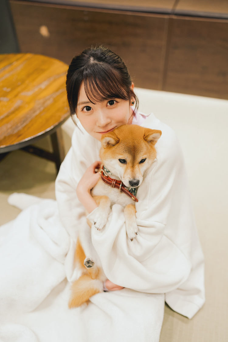 櫻井優衣『FRUITS ZIPPER 1st Anniversary Photo Book（仮）』（東京ニュース通信社刊　撮影：HIROKAZU）