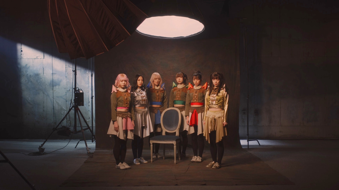 豆柴の大群「MUST GO」MVより