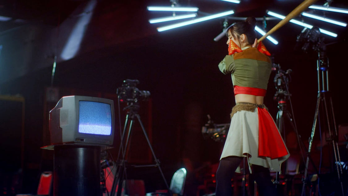 豆柴の大群「MUST GO」MVより