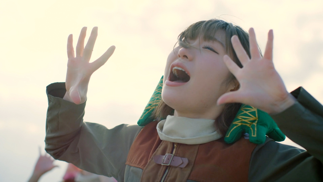 豆柴の大群「MUST GO」MVより