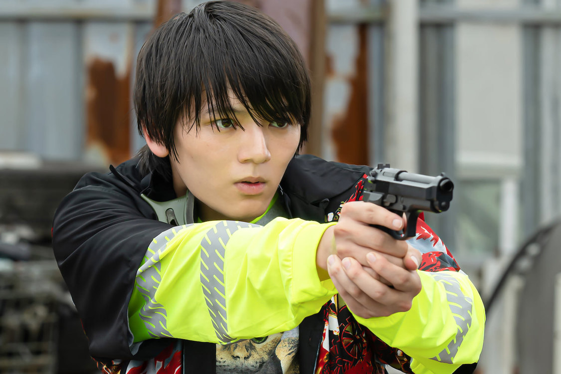 殺し屋協会アルバイトの弟・まこと役／濱田龍臣