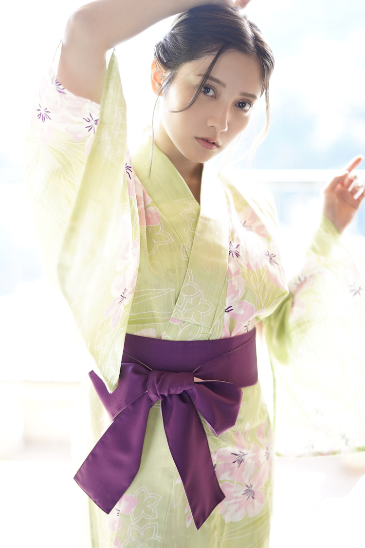 桃月なしこ『ヤングガンガン』アザーカット（撮影：佐藤佑一）