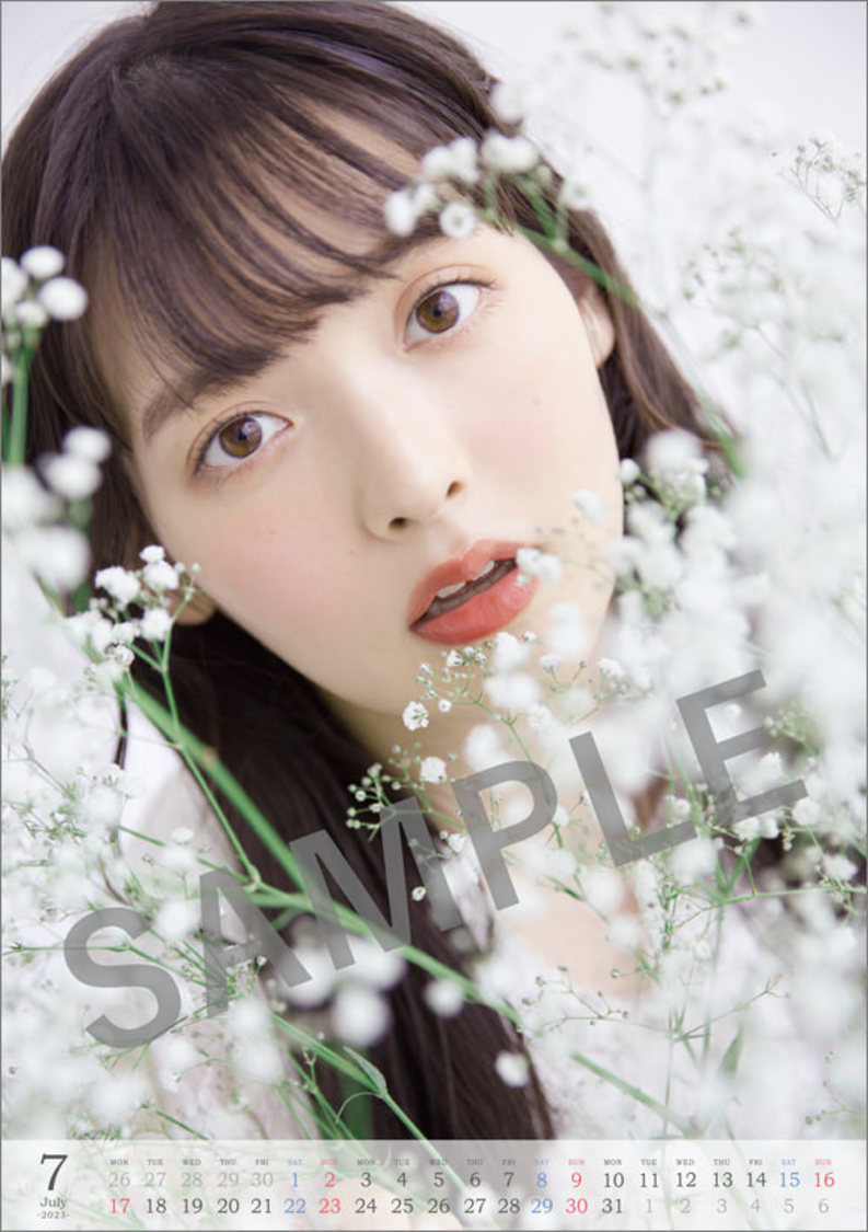 『卓上　上坂すみれ 4月始まりカレンダー』より