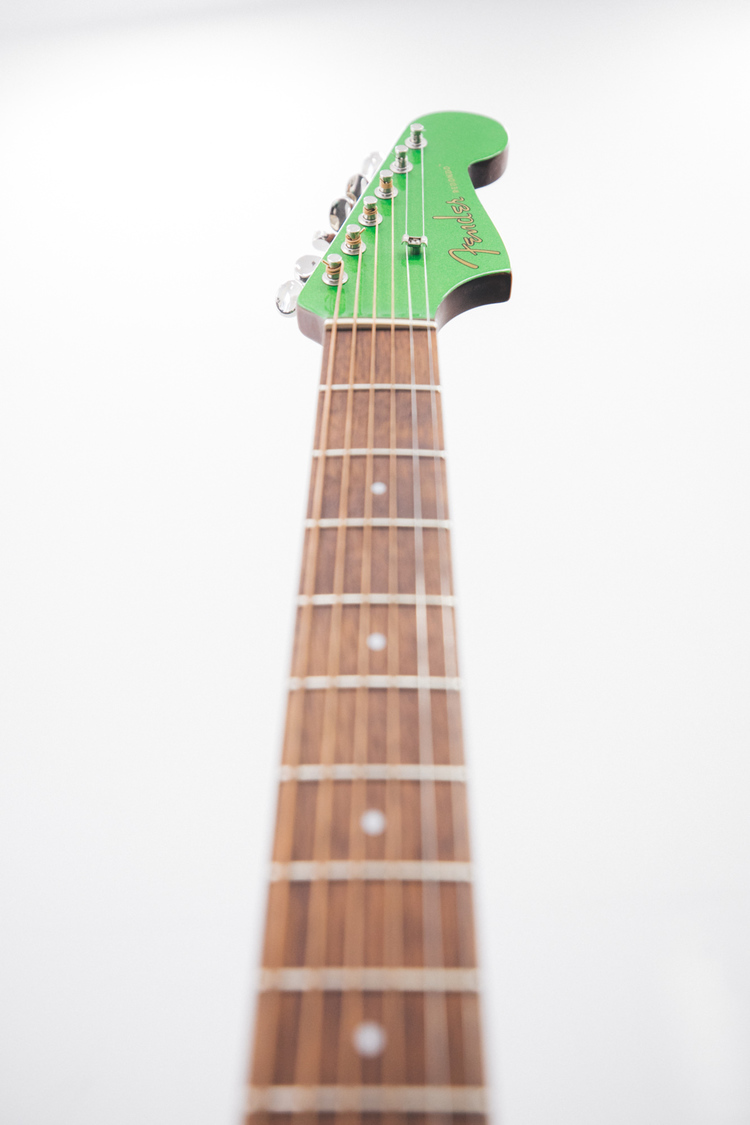 塩見きら所有のFender California Playerのエレクトリックアコースティックギター