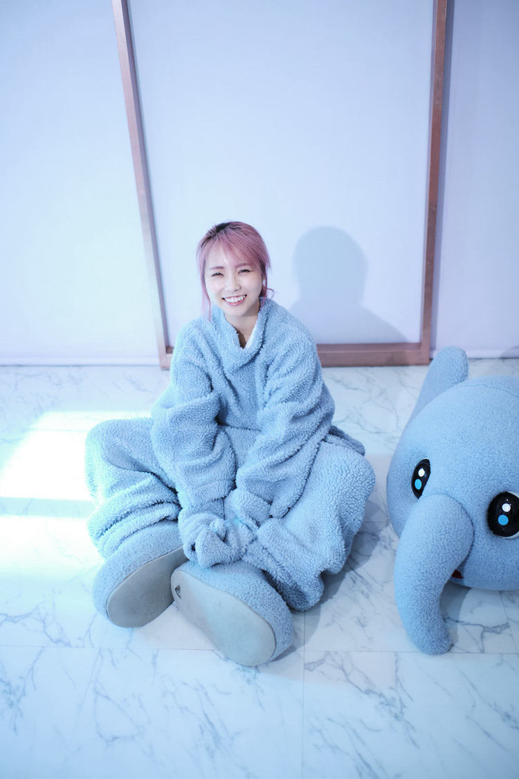 『戸田真琴フォトブック Makolin is』（東京ニュース通信社刊）